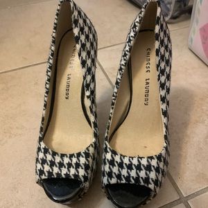 Black and white houndstooth triple heel